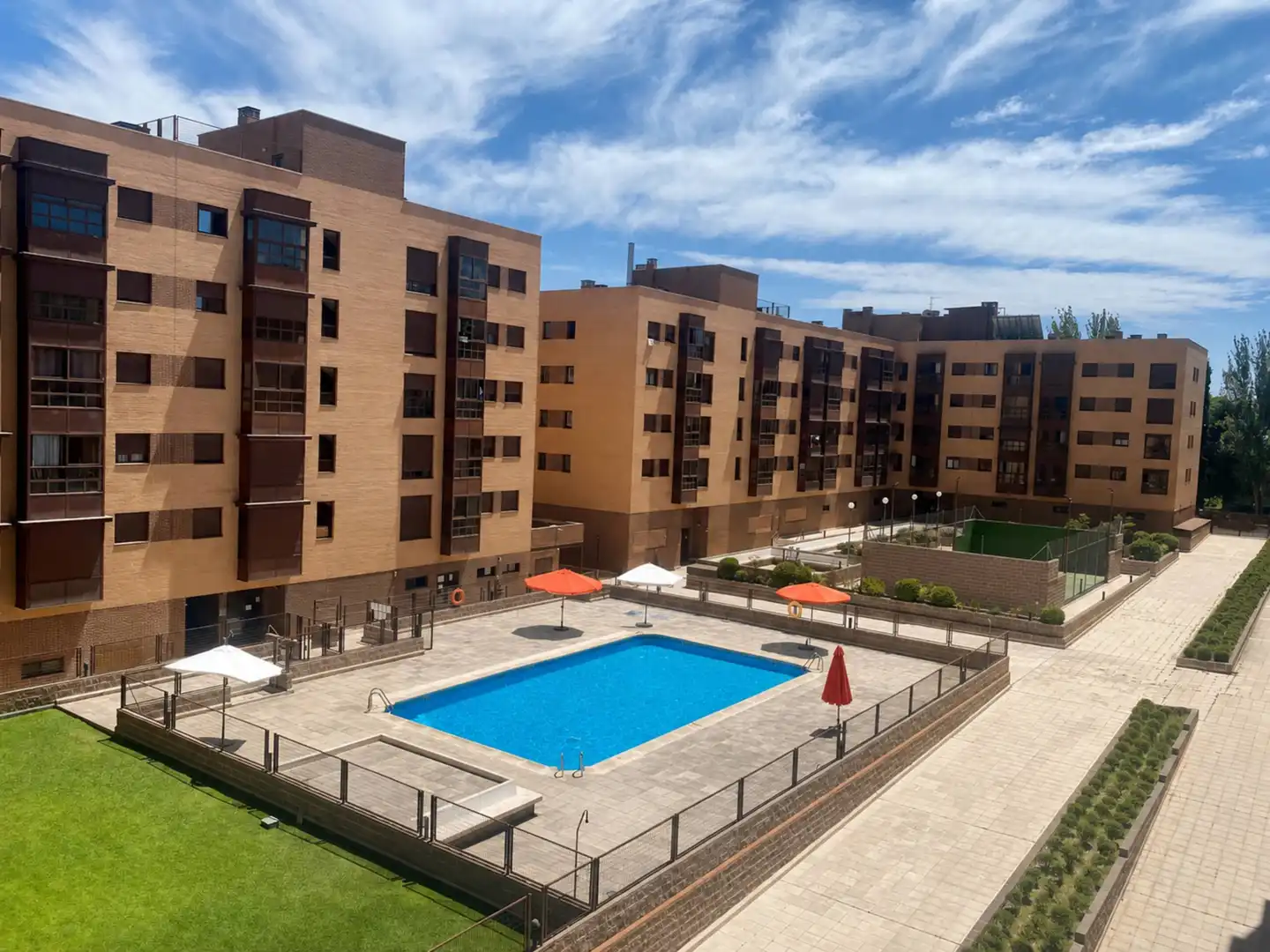 Piscina de Apartament en venda en Madrid amb Aire condicionat i Moblat