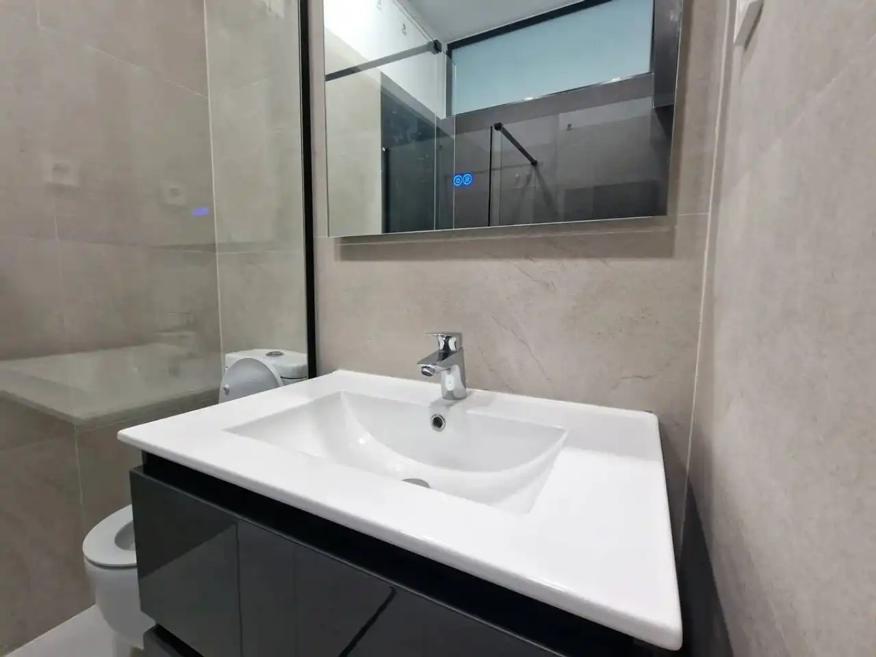 Bathroom of Study for sale in Barcelona  with Air Conditioner