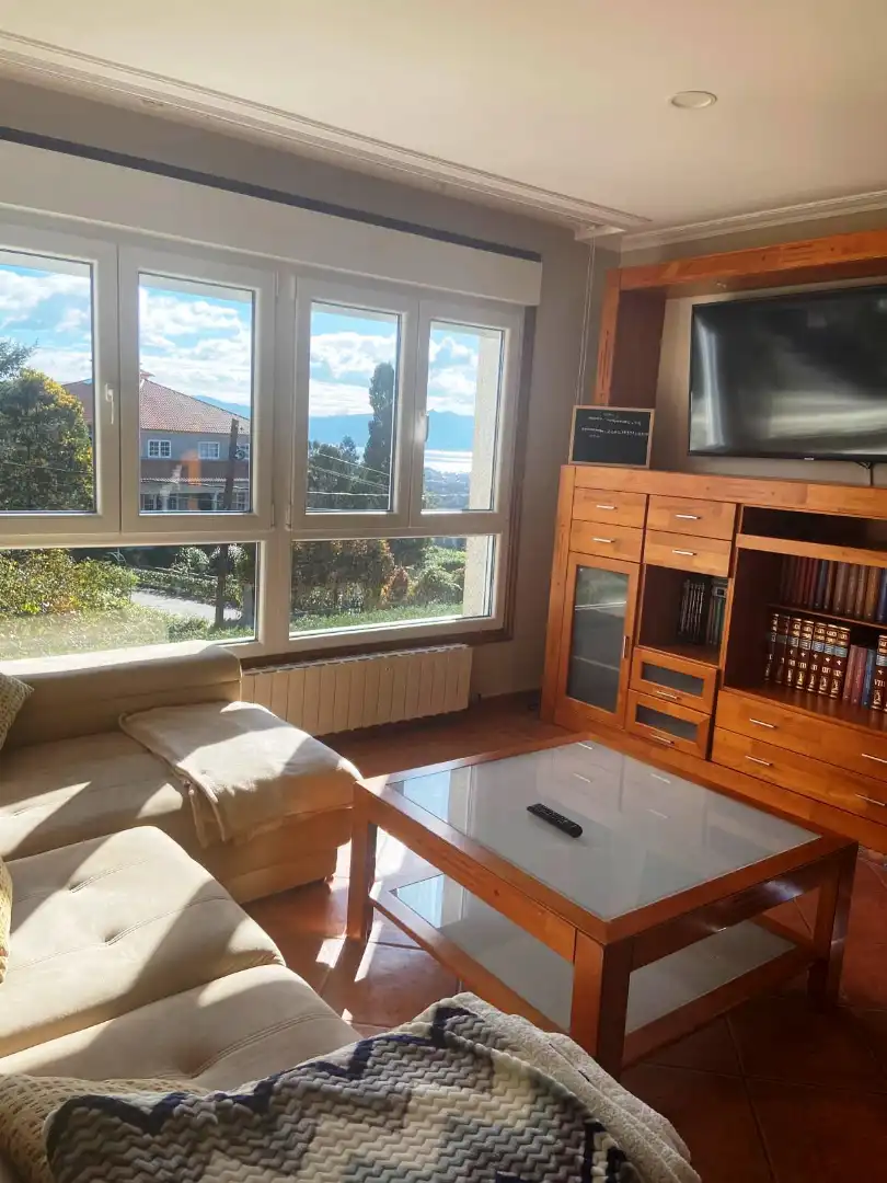 Sala d'estar de Casa o xalet de lloguer en Cangas  amb Calefacció, Jardí privat i Terrassa