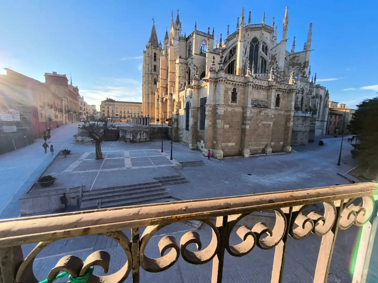Vista exterior de Edificio en venta en León Capital 
