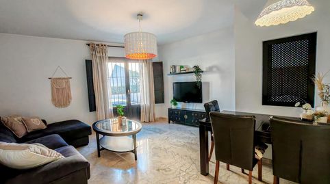 Piso de tres dormitorios y garaje en La Zubia