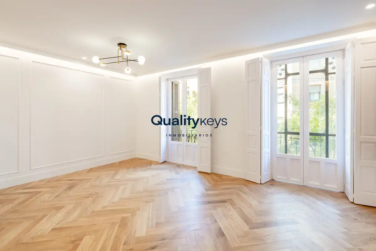 Flat for sale in Madrid  with Air Conditioner, Heating and Storage room