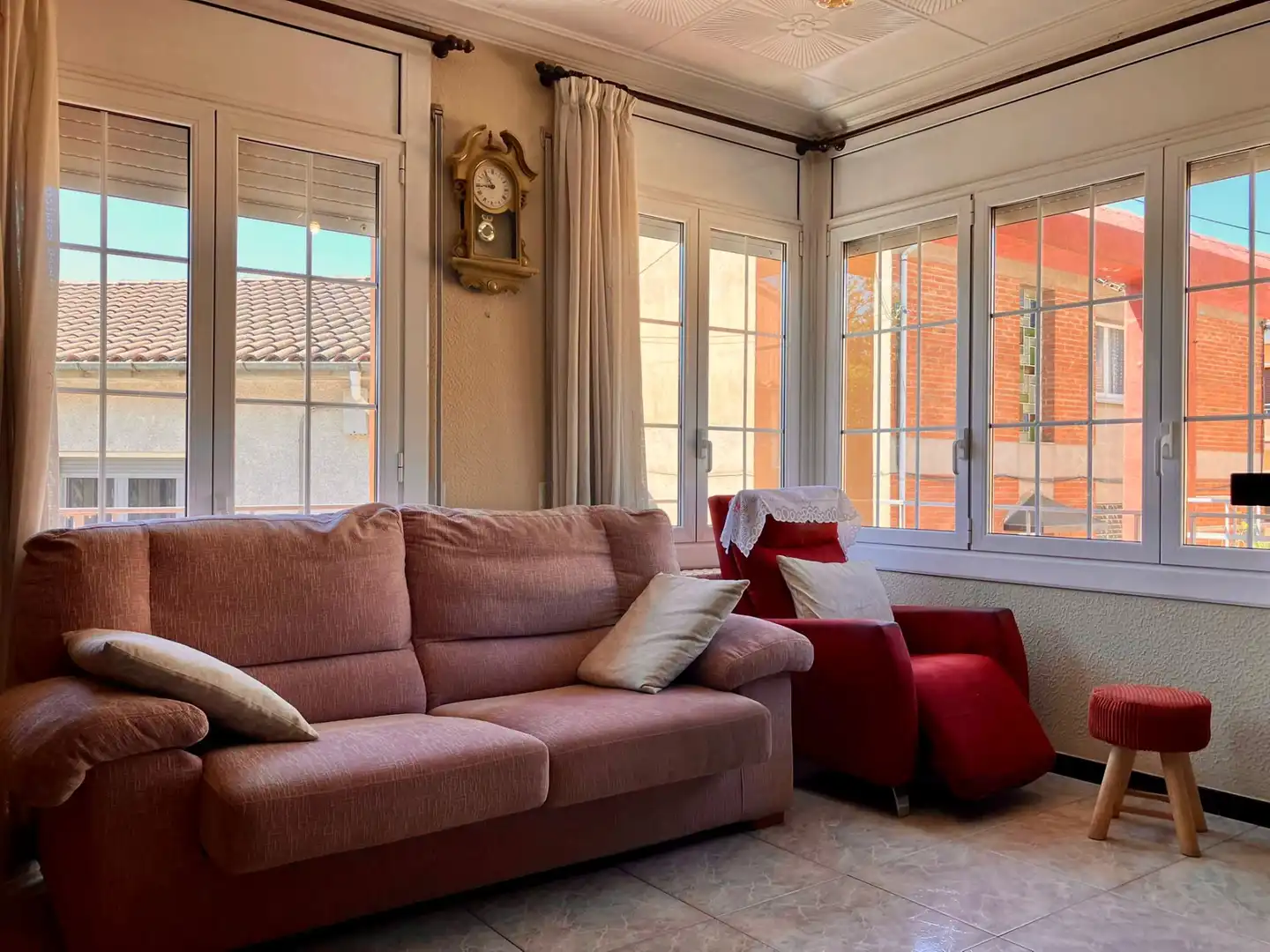 Sala d'estar de Casa o xalet en venda en Olot amb Calefacció, Terrassa i Balcó