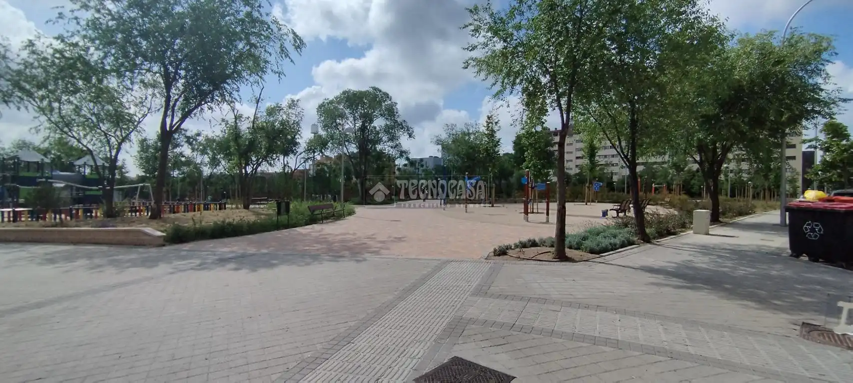 Vista exterior de Piso en venta en Madrid con Calefacción