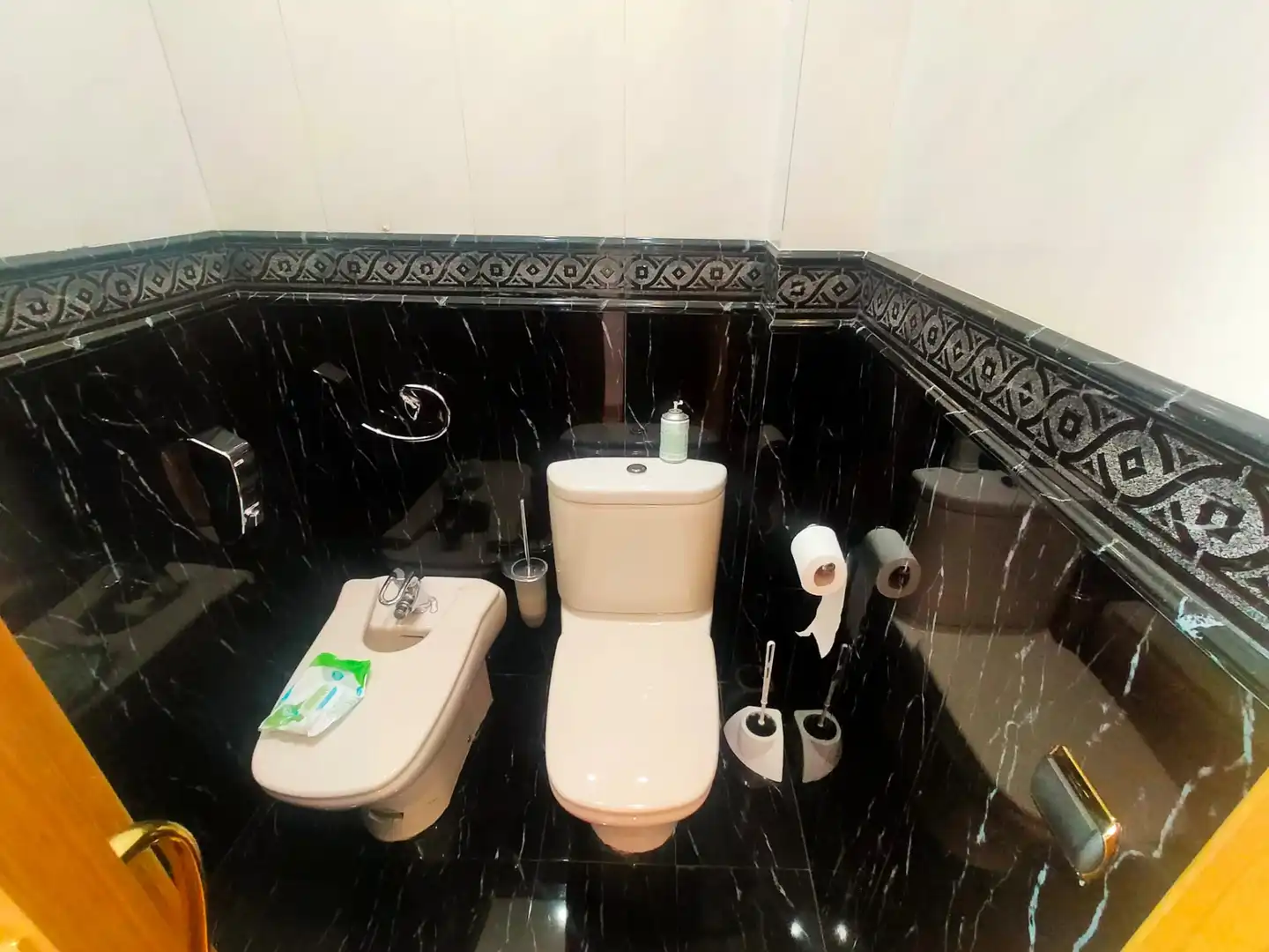 Badezimmer von Einfamilien-Reihenhaus zum Verkauf in Sabadell mit Klimaanlage, Heizung und Terrasse