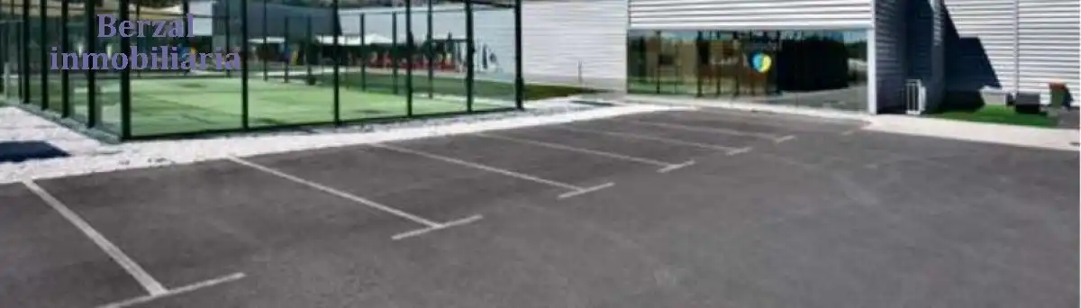Parking de Casa o chalet en venta en  Logroño con Aire acondicionado, Calefacción y Jardín privado