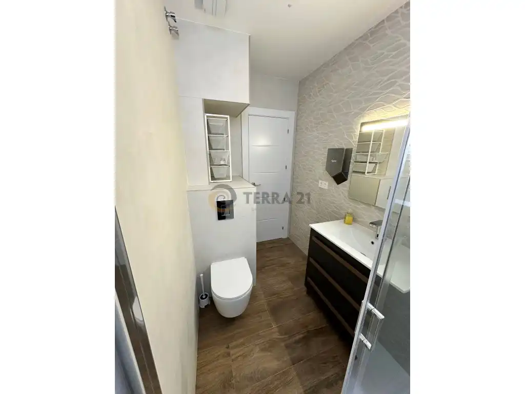 Bathroom of Flat for rent in Jaén