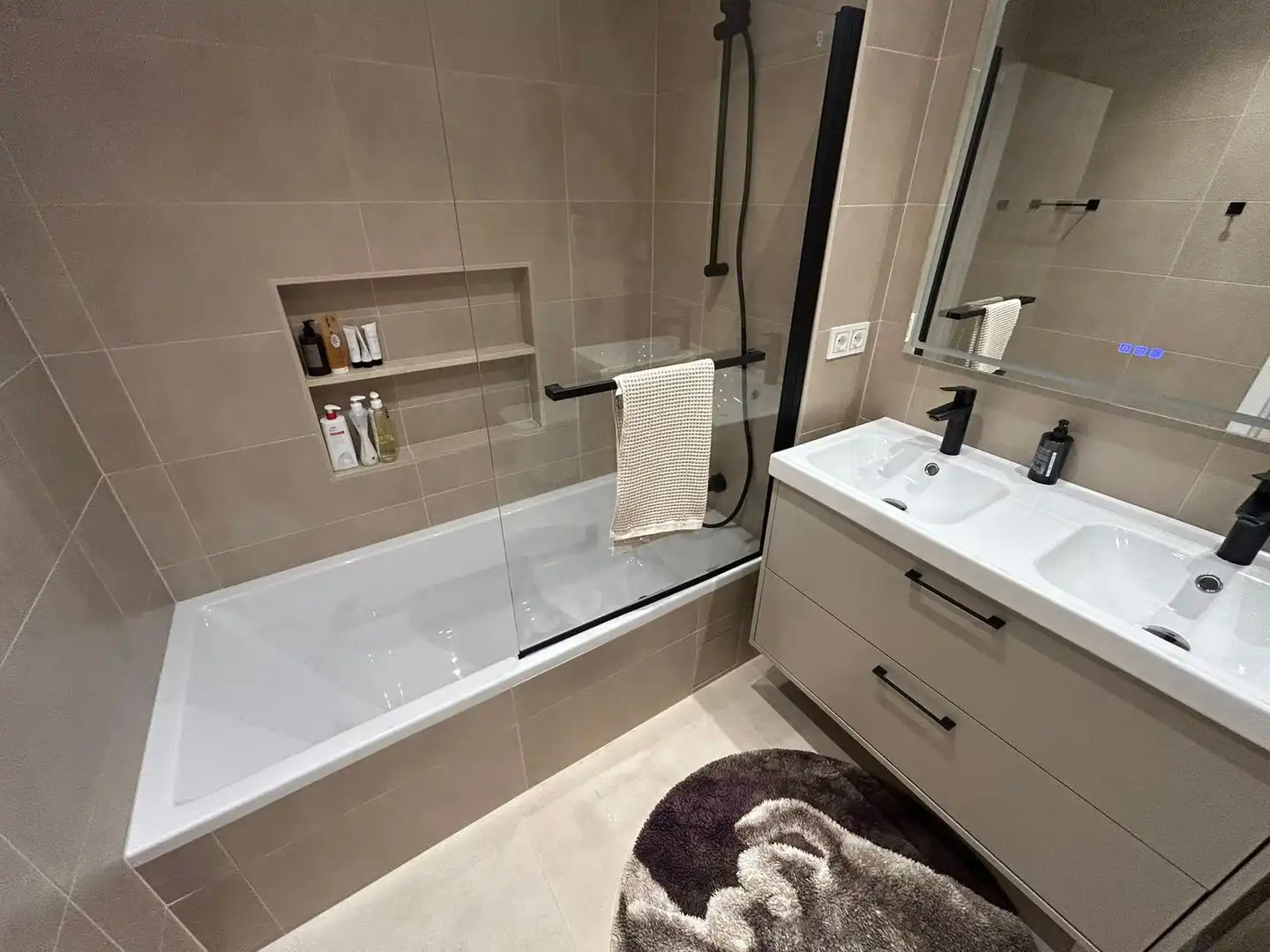 Bathroom of Apartments for rent in Marbella  with Air Conditioner, Terrace and Swimming Pool