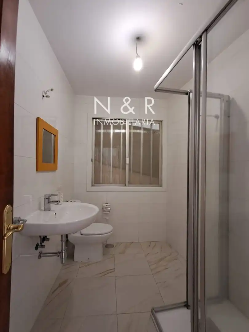 Bathroom of Flat for rent in Santiago de Compostela   with Heating and Terrace
