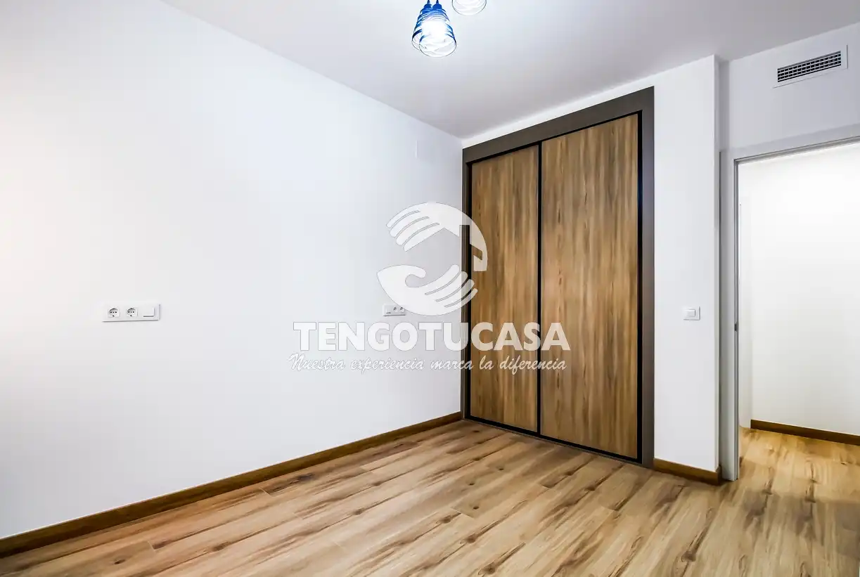 Bedroom of Flat for rent in Madrid  with Air Conditioner, Heating and Furnished