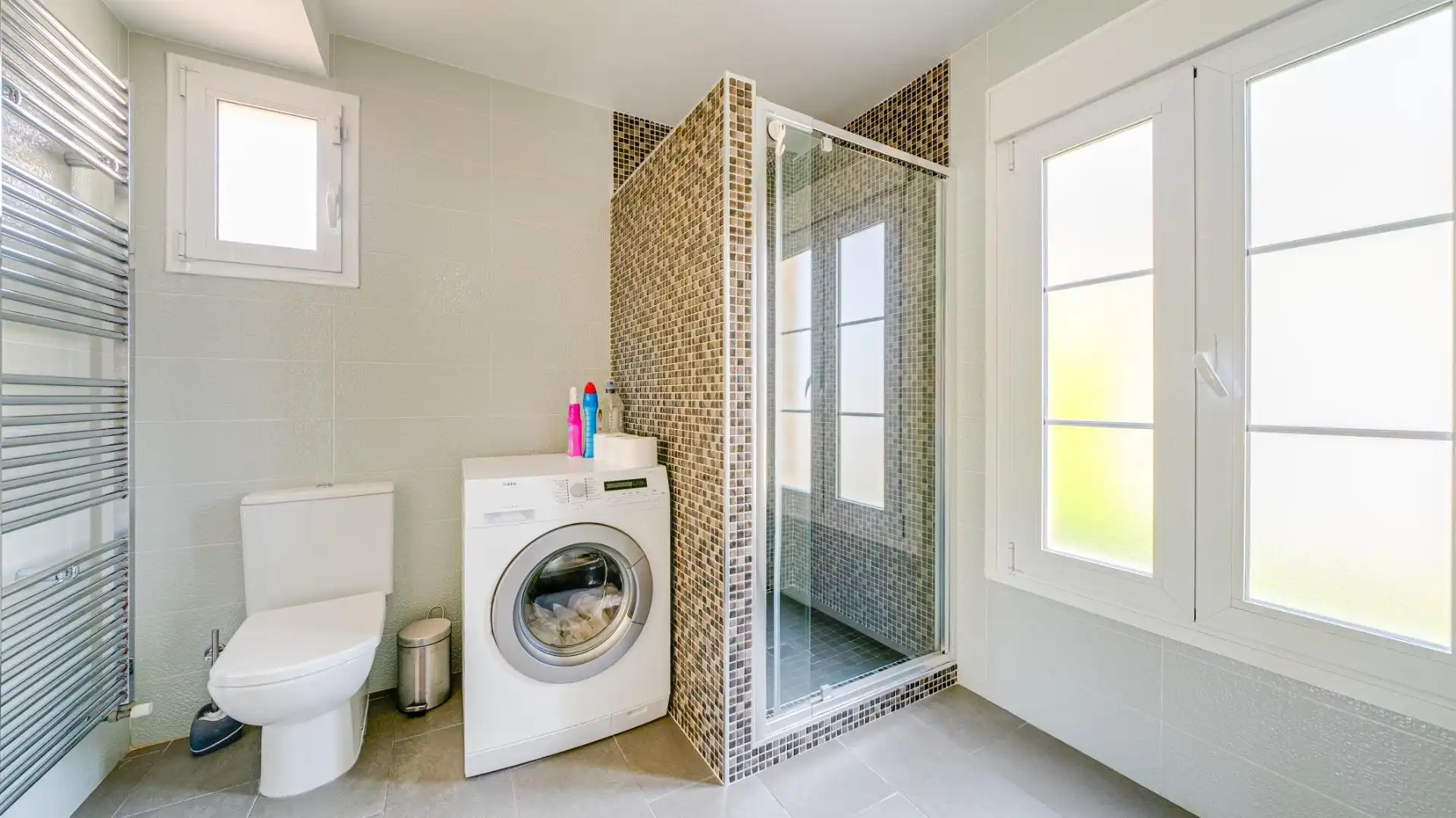 Badezimmer von Haus oder Chalet zum Verkauf in Finestrat mit Klimaanlage, Heizung und Privatgarten