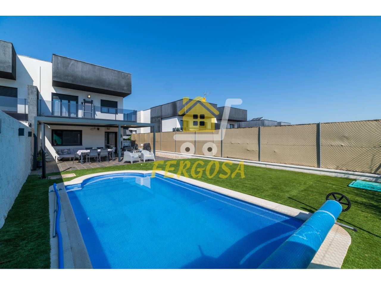 Swimming pool of Single-family semi-detached for sale in Navalcarnero  with Air Conditioner, Heating and Private garden