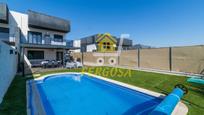 Swimming pool of Single-family semi-detached for sale in Navalcarnero  with Air Conditioner, Heating and Private garden