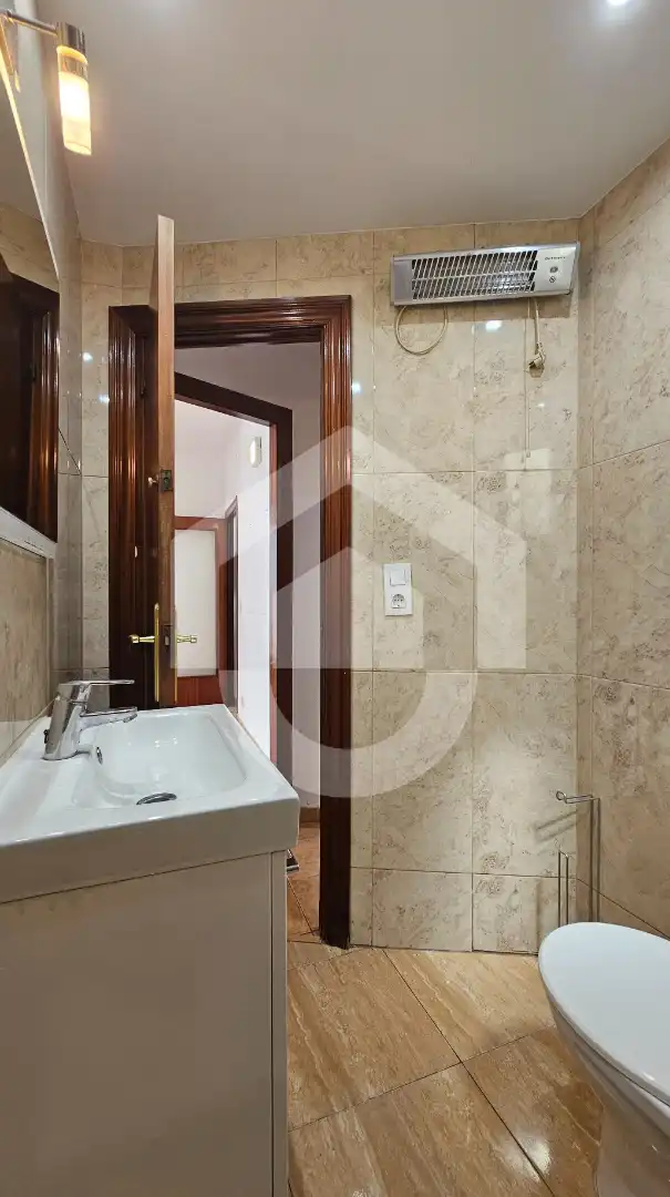 Bany de Planta baixa en venda en Barcelona