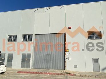 Industrial building to rent in Silla