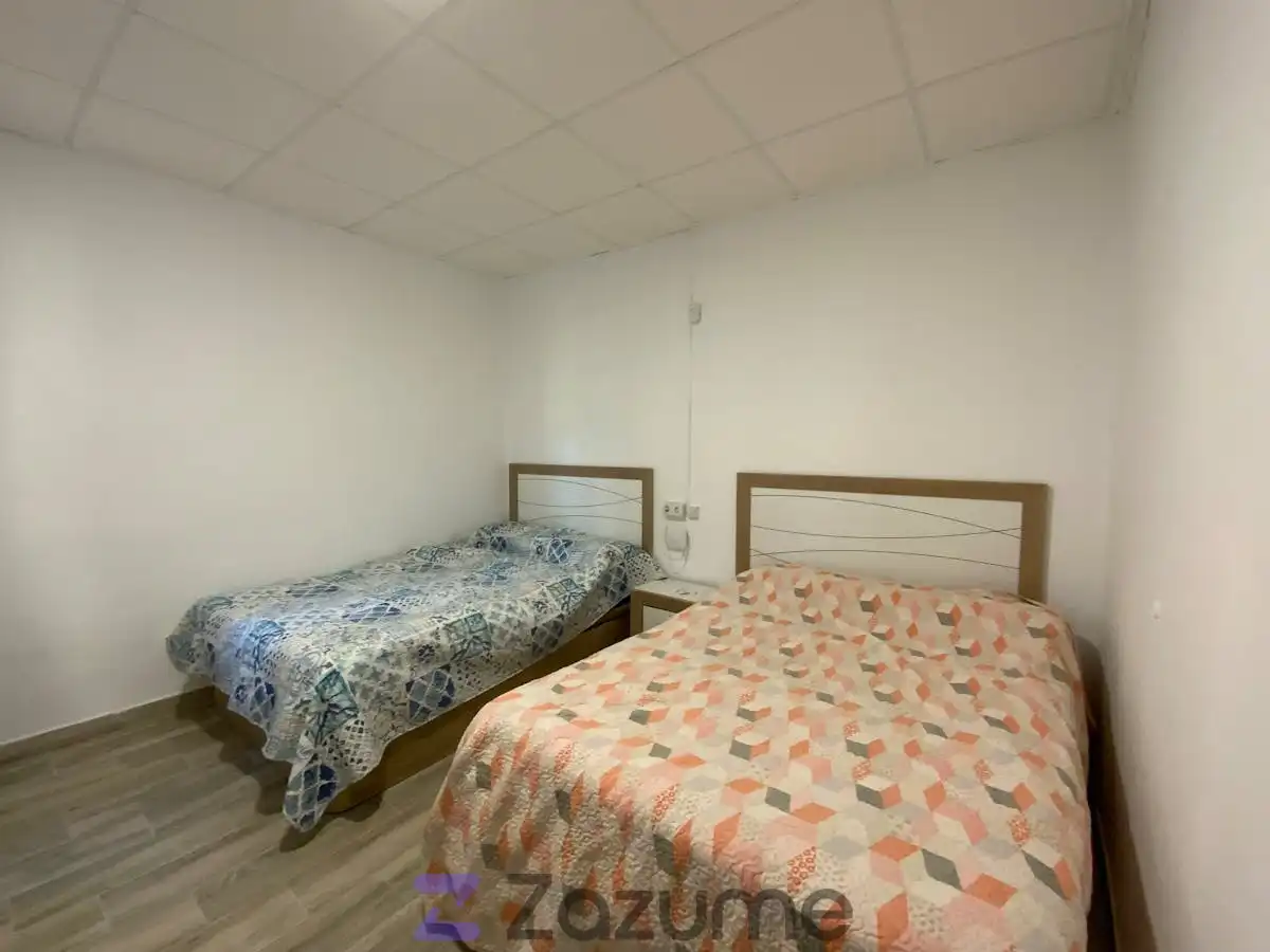 Dormitori de Pis de lloguer en Xirivella amb Parquet, Moblat i Forn