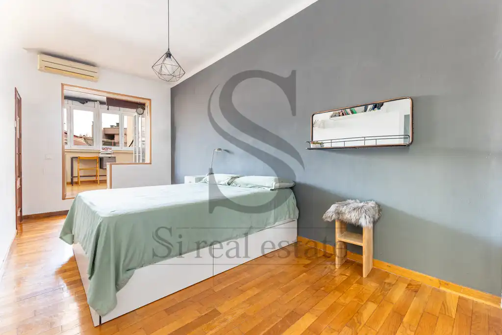Habitación de Ático en venta en Barcelona con Aire acondicionado, Calefacción y Parquet