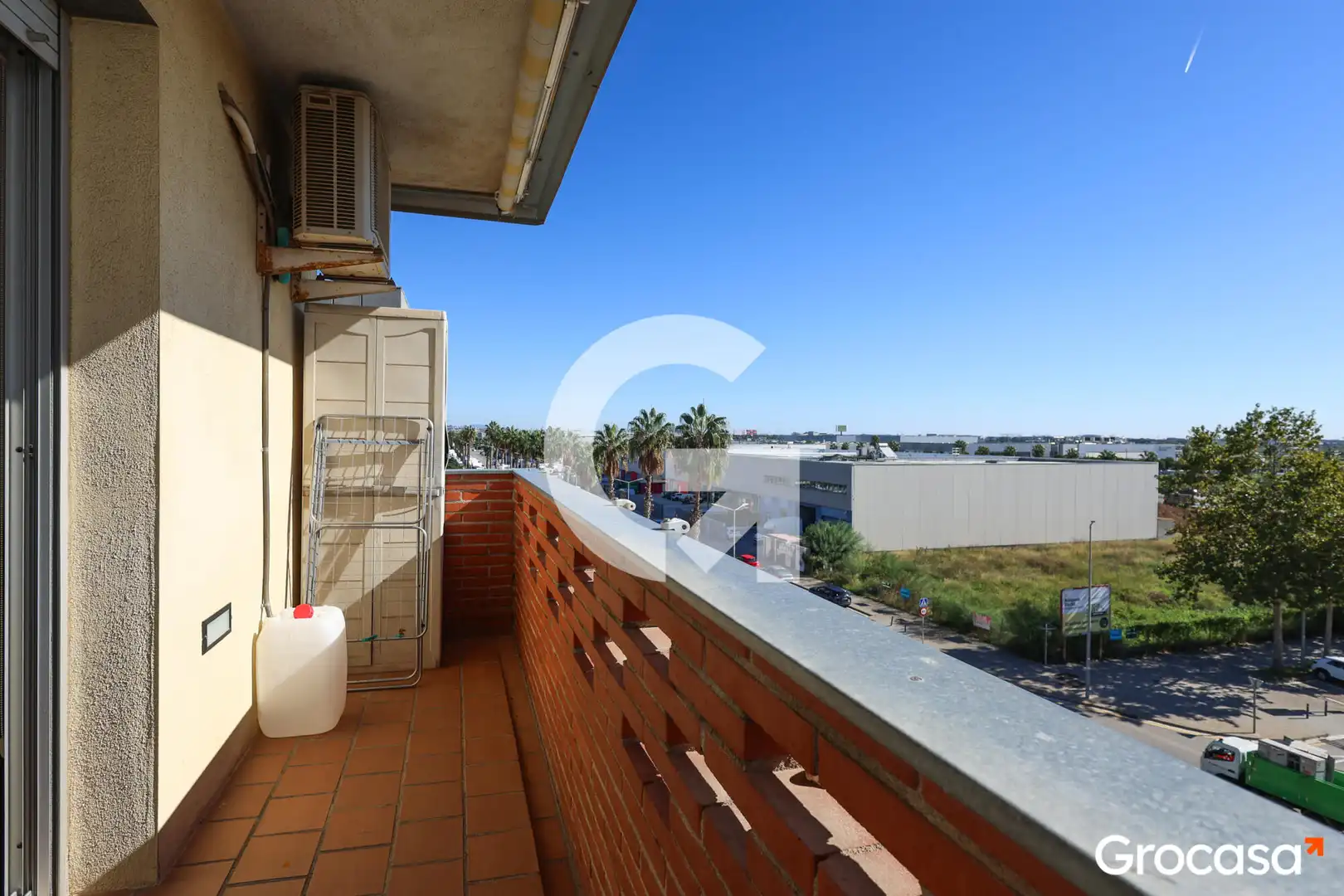 Piso con terraza en venta en CL ANTONIO MACHADO