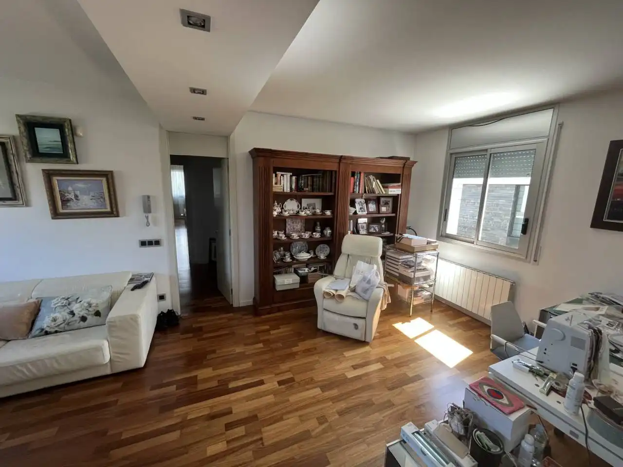 Sala d'estar de Casa o xalet en venda en Girona amb Aire condicionat, Calefacció i Jardí privat