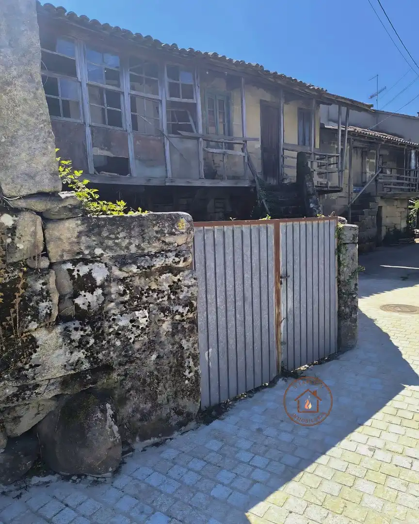 Vista exterior de Finca rústica en venda en Amoeiro amb Jardí privat
