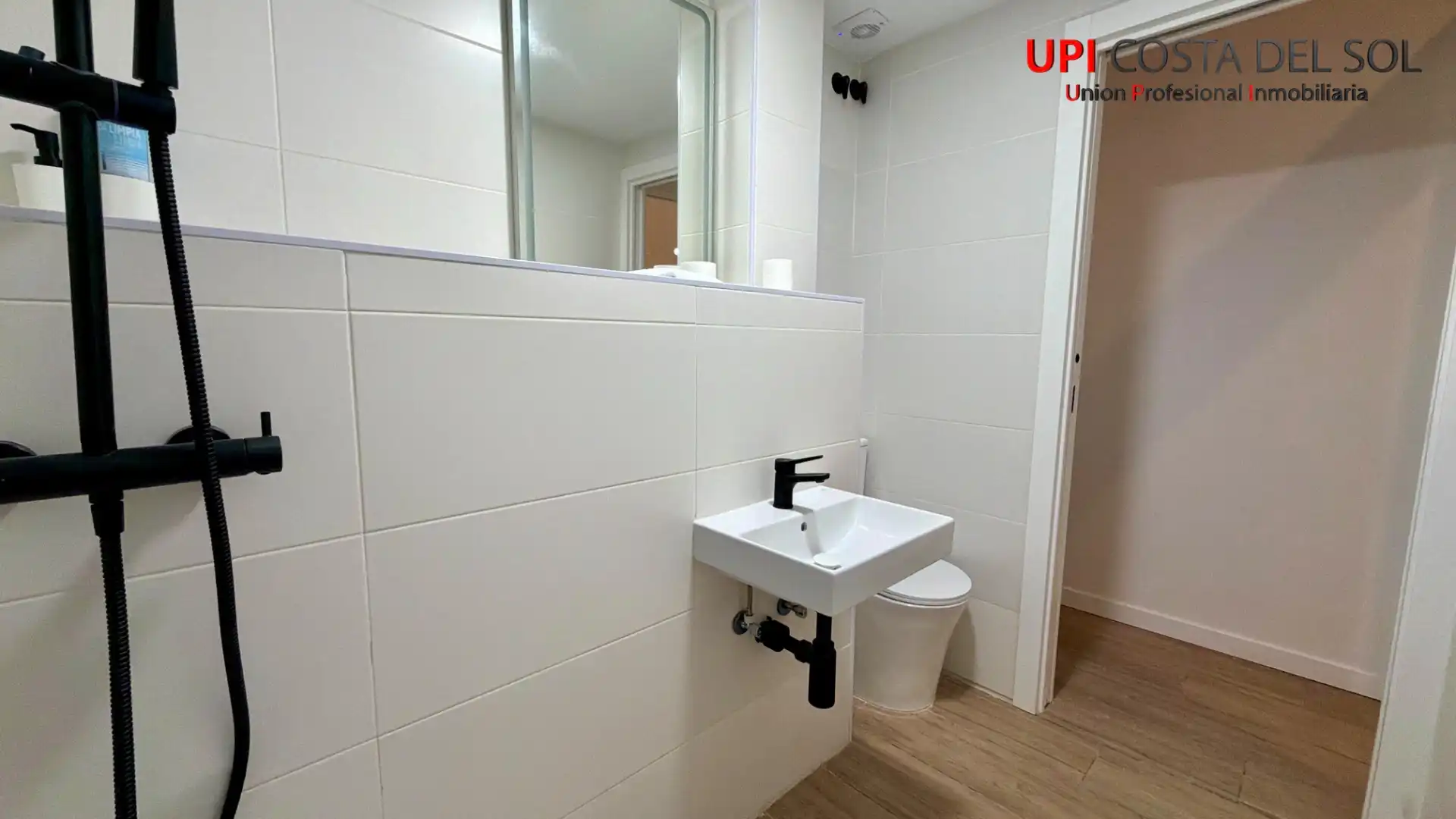Baño de Apartamento en venta en Torremolinos con Aire acondicionado, Calefacción y Horno