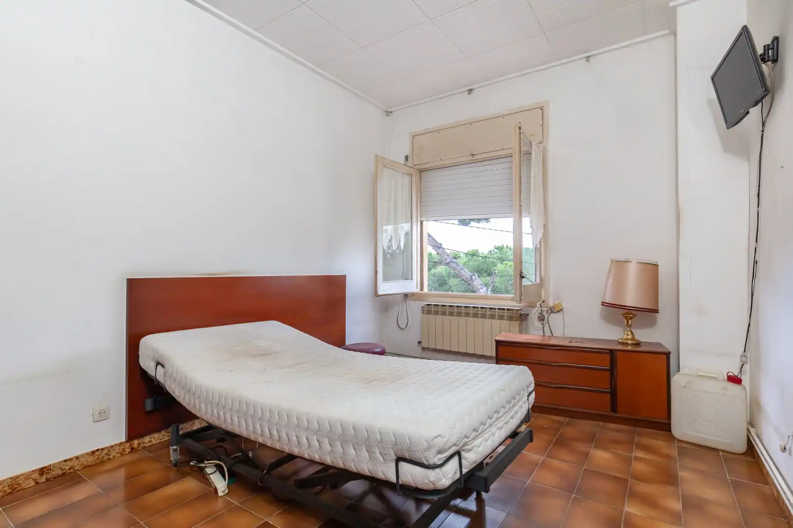 Habitación de Casa adosada en venta en Esplugues de Llobregat con Calefacción, Terraza y Alarma