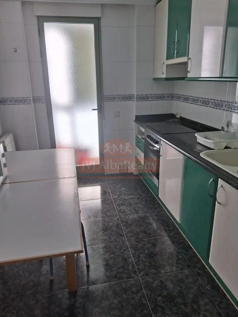Cuina de Pis de lloguer en Albacete amb Aire condicionat, Calefacció i Moblat