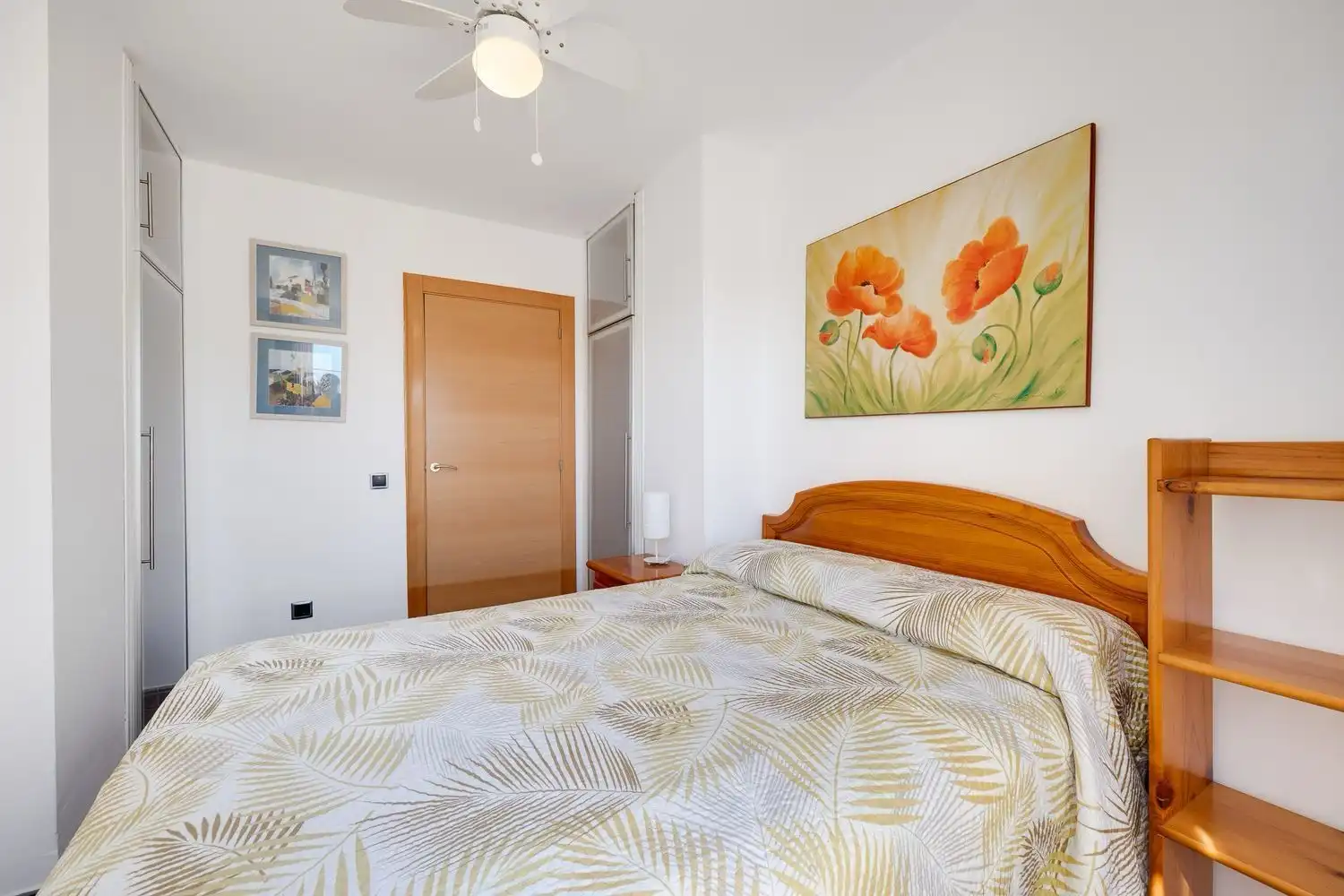 Habitación de Apartamento de alquiler en Torrevieja con Amueblado, Lavadora y Microondas