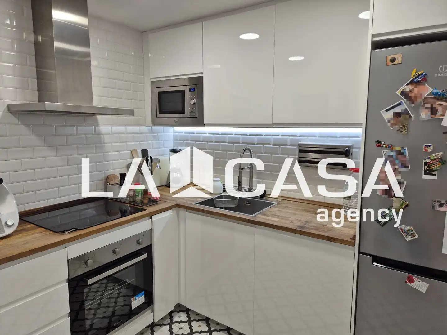 Cuina de Pis en venda en Barcelona amb Calefacció i Balcó
