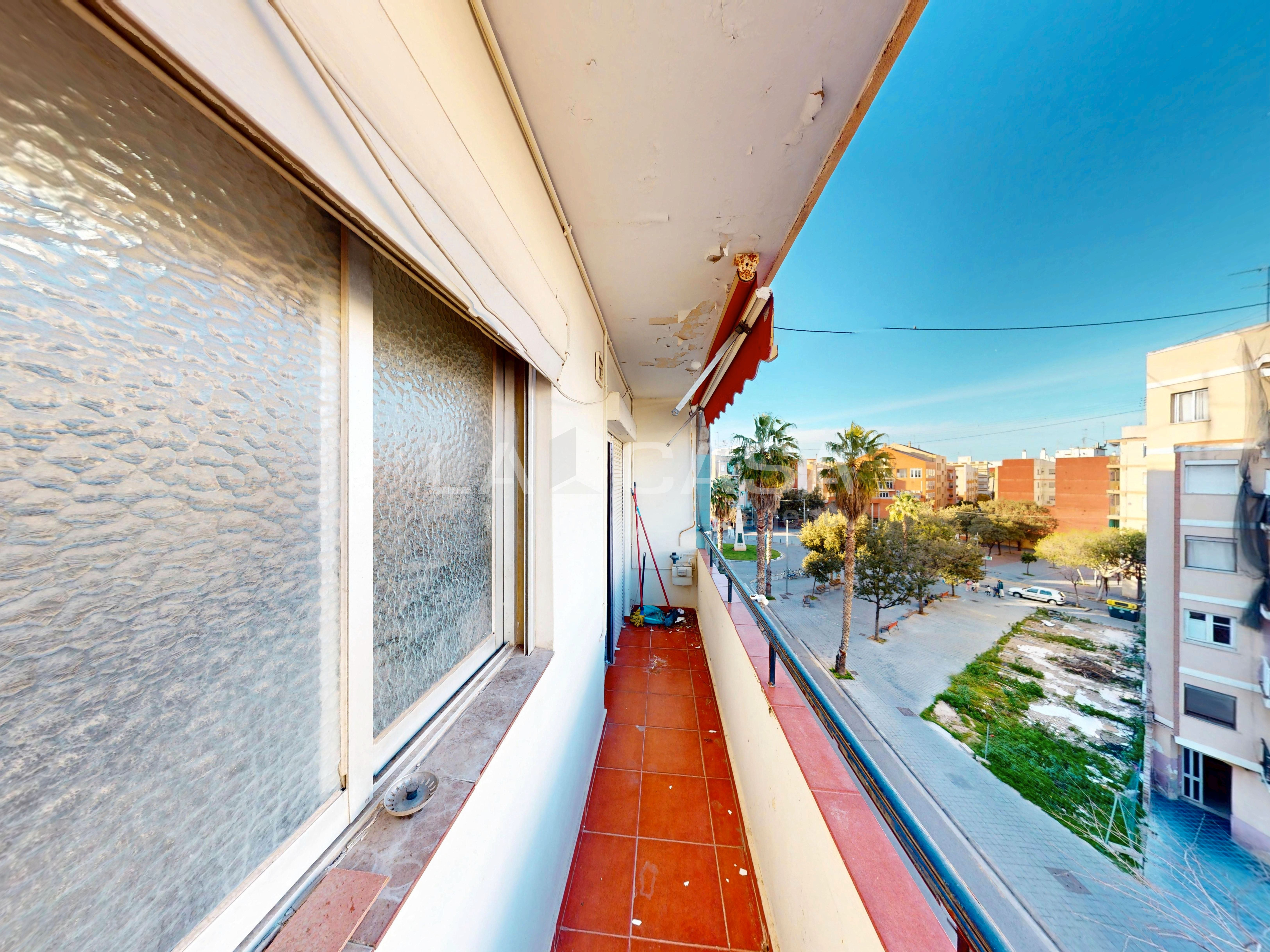 Exterior view of Flat for sale in  Valencia Capital  with Storage room and Balcony