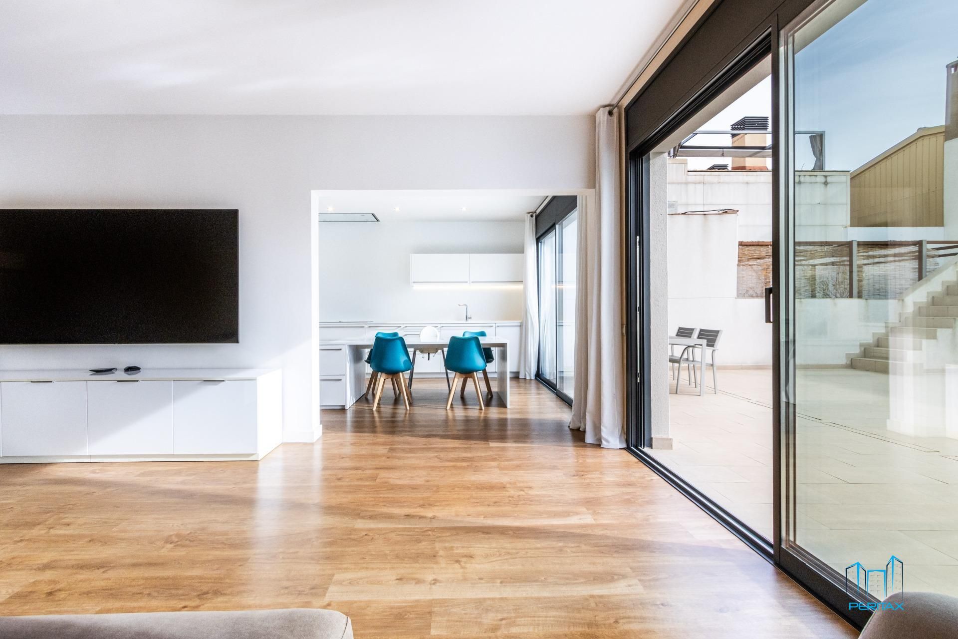 Living room of House or chalet for sale in Sabadell  with Air Conditioner, Heating and Parquet flooring