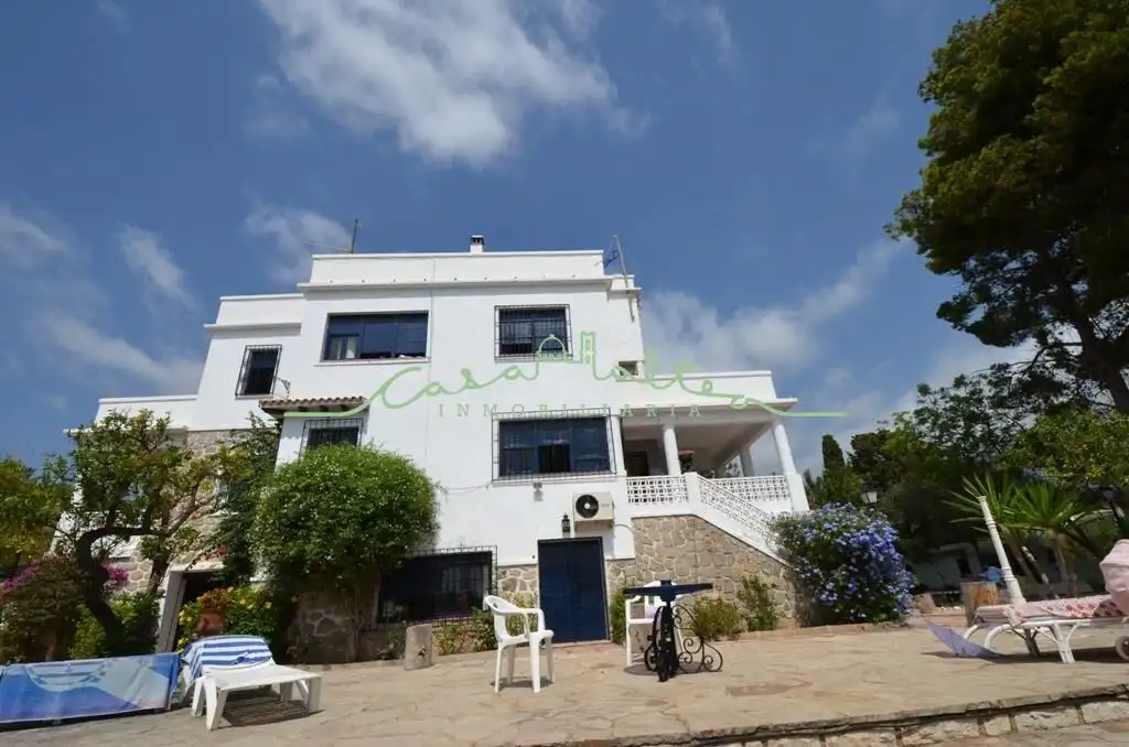 Vista exterior de Casa o xalet en venda en Altea amb Aire condicionat, Jardí privat i Terrassa