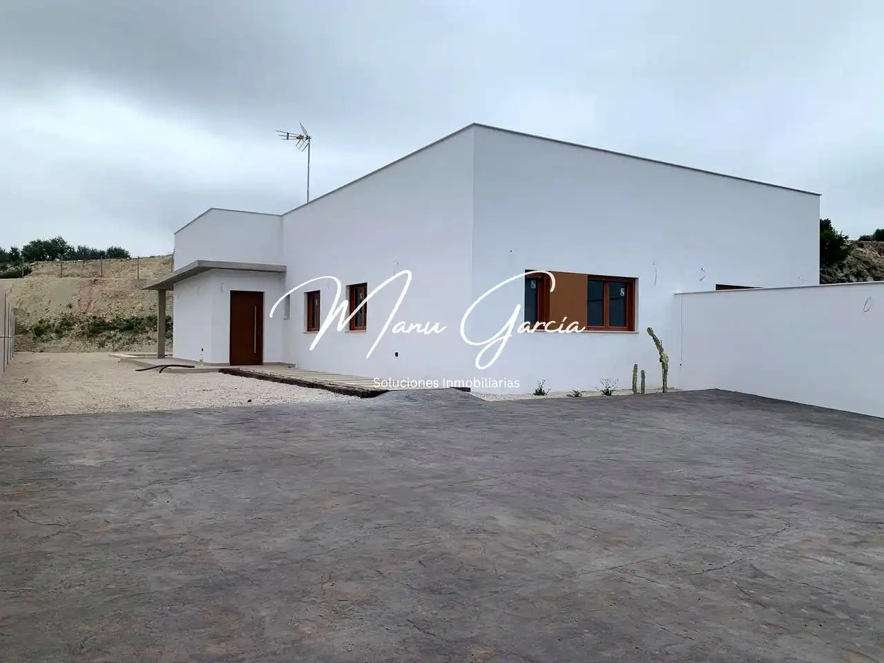 Vista exterior de Casa adosada en venta en Lucena con Aire acondicionado, Calefacción y Jardín privado