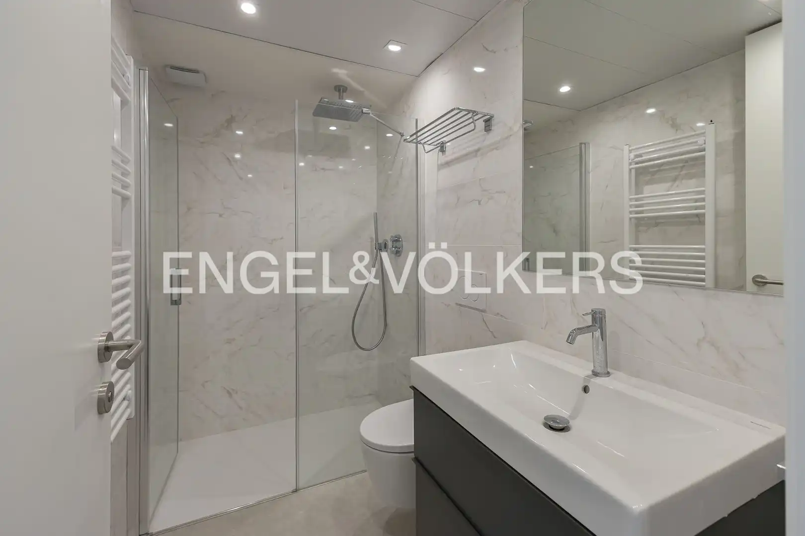 Baño de Piso en venta en Madrid con Aire acondicionado, Calefacción y Jardín privado