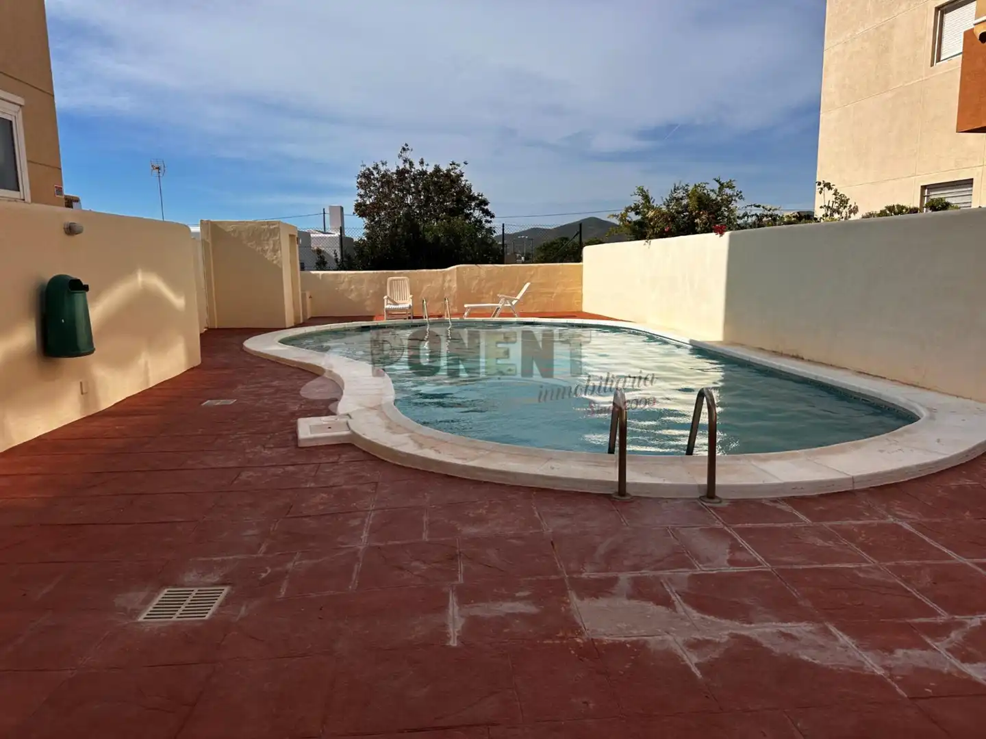 Schwimmbecken von Erdgeschoss zum Verkauf in Santa Eulària des Riu mit Klimaanlage, Terrasse und Abstellraum