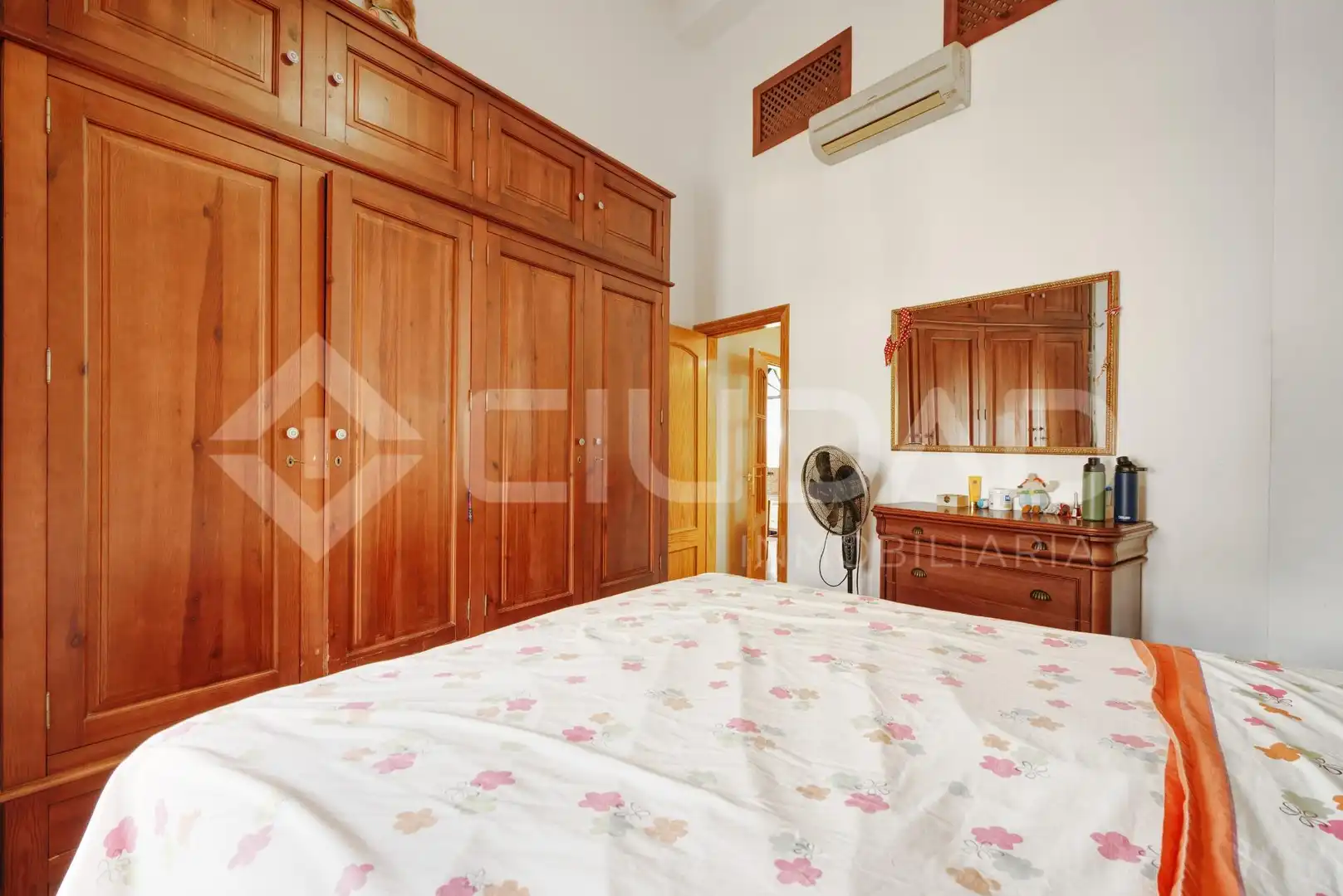 Habitación de Casa adosada en venta en San Juan de Aznalfarache con Aire acondicionado, Terraza y Trastero
