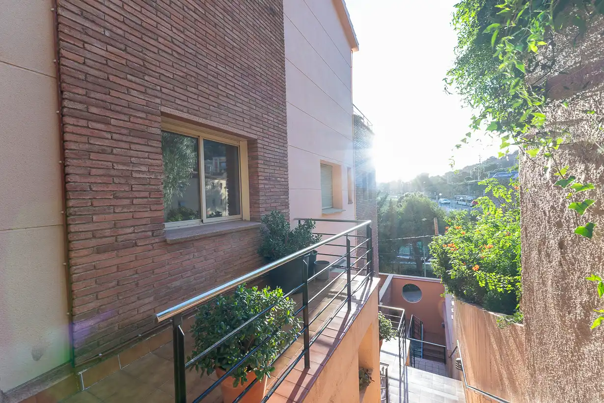 Vista exterior de Dúplex en venta en Barcelona con Calefacción, Jardín privado y Terraza