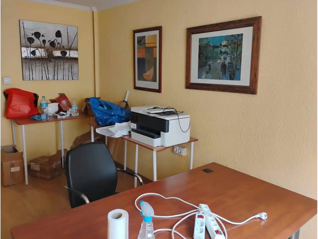 Büro zur Miete in Quatre Carreres