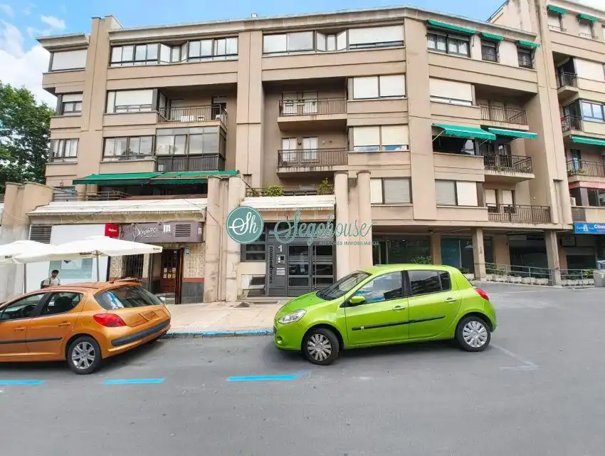 Außenansicht von Wohnung zum Verkauf in Segovia mit Heizung, Parkett und Terrasse