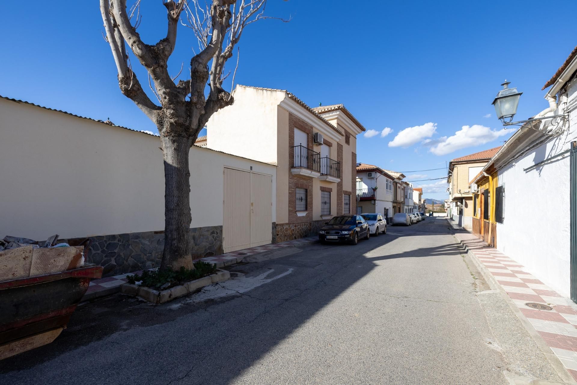 Vista exterior de Casa o xalet en venda en Vegas del Genil amb Aire condicionat, Terrassa i Balcó