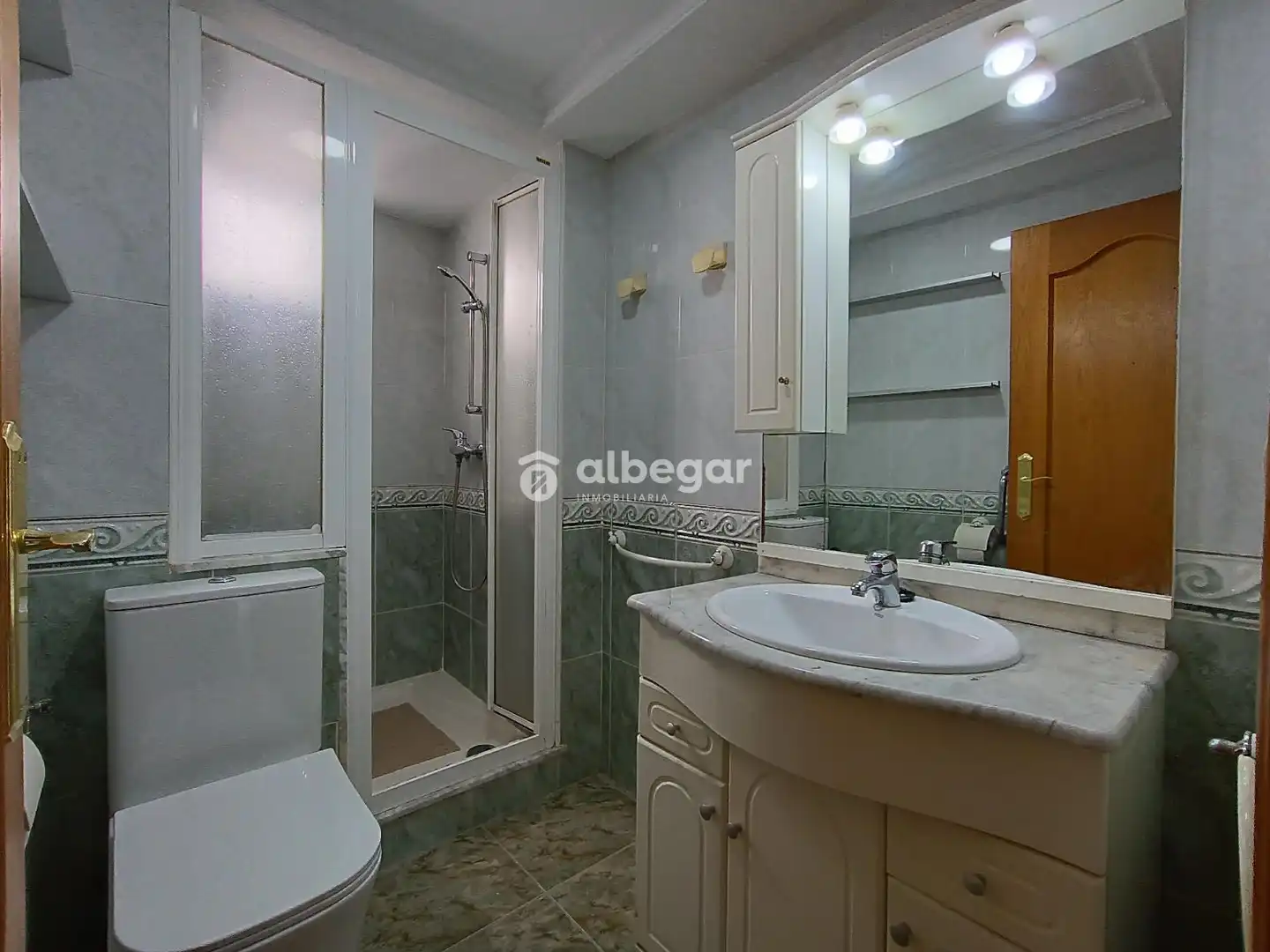Badezimmer von Wohnung zum Verkauf in Valencia mit Klimaanlage und Möbliert