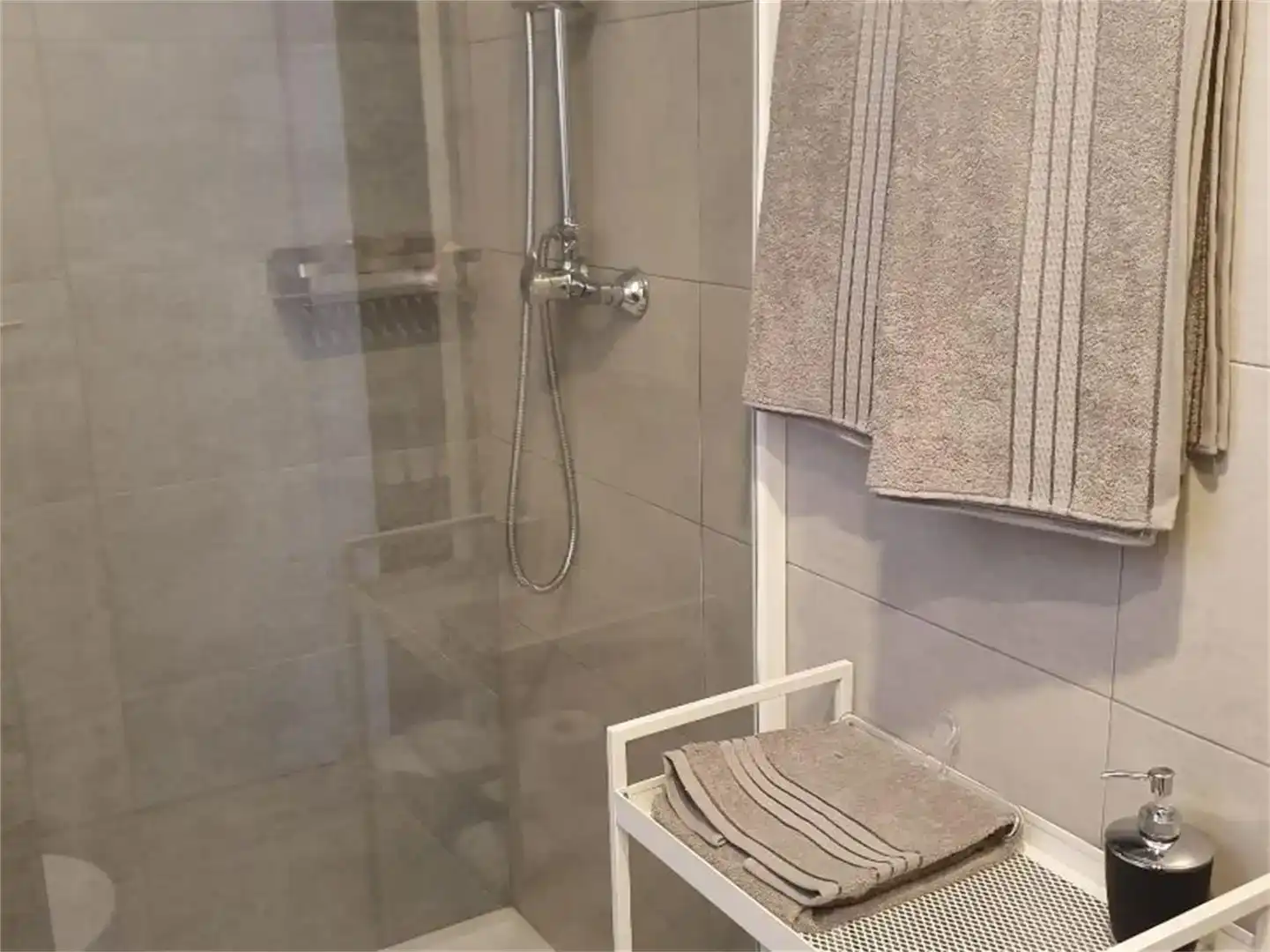 Badezimmer von Wohnungen zur Miete in Cuenca mit Möbliert