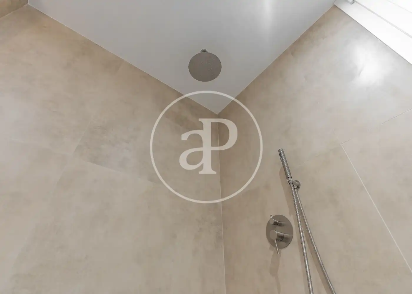 Baño de Piso en venta en Madrid con Aire acondicionado y Calefacción