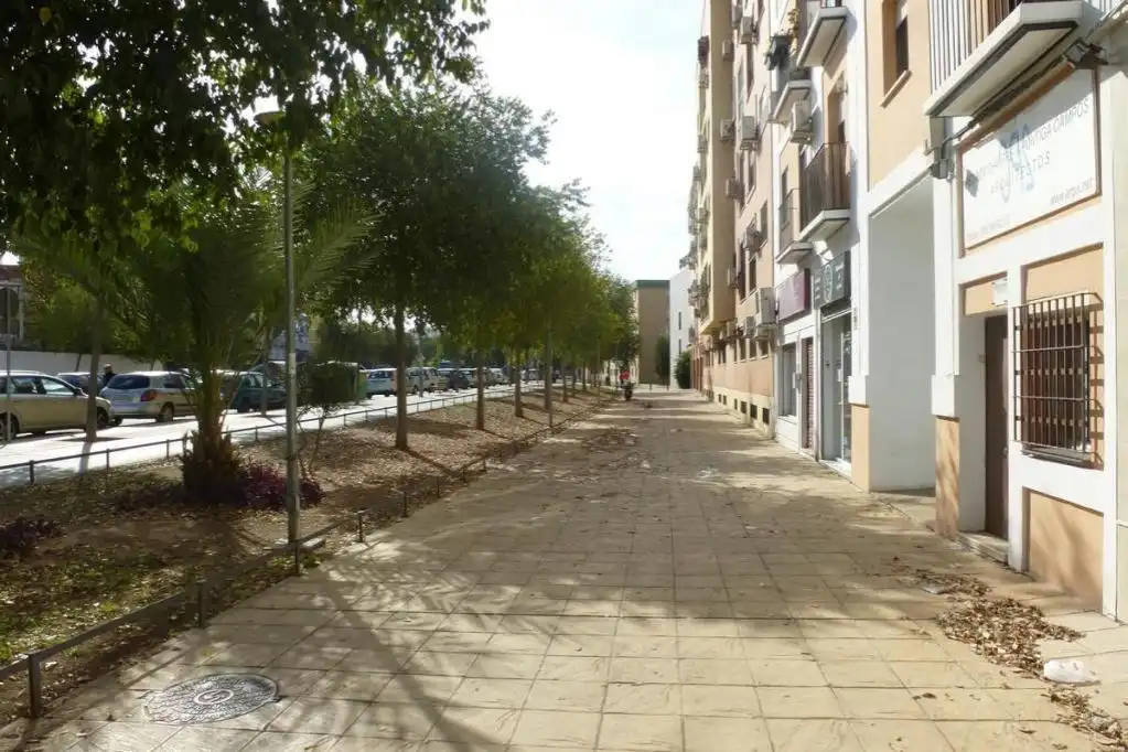 Vista exterior de Garaje en venta en Sevilla