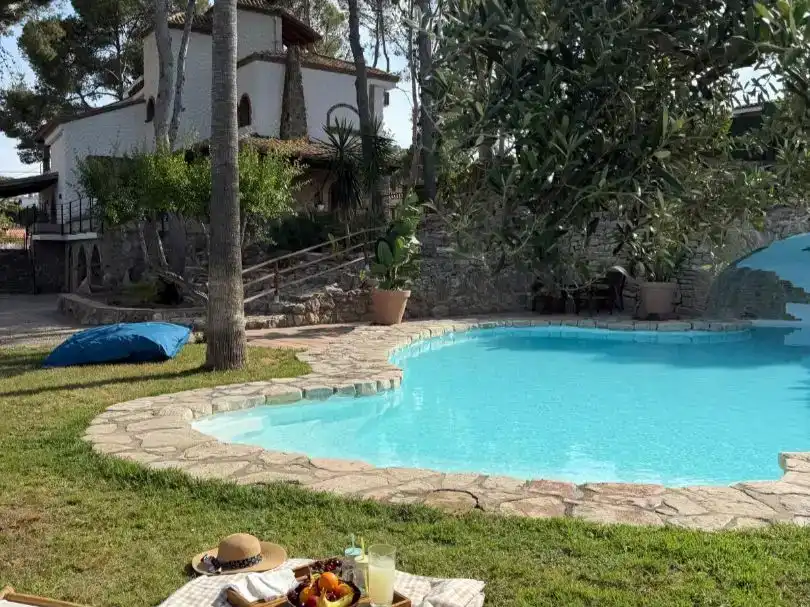Piscina de Finca rústica de lloguer en Manises amb Aire condicionat, Jardí privat i Traster