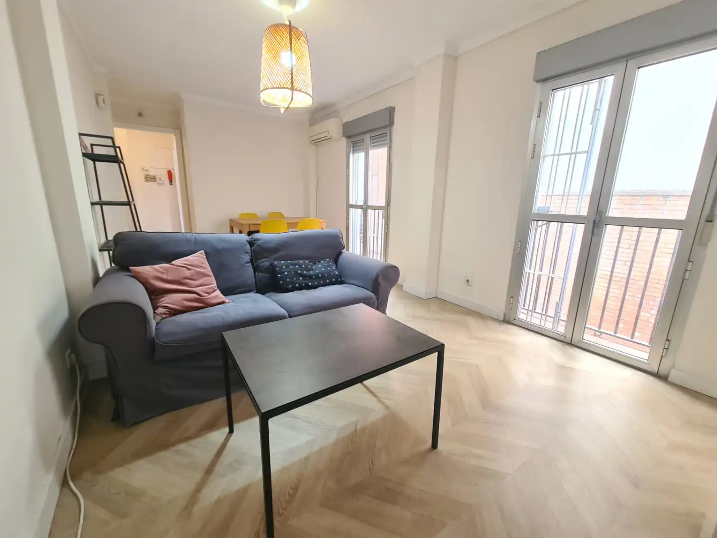 Vista exterior de Piso en venta en Sevilla con Aire acondicionado, Trastero y Balcón