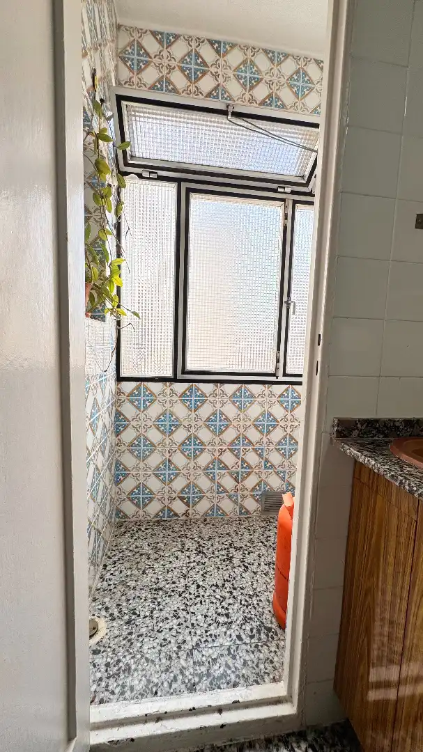 Bathroom of Apartments for sale in Valencia  with Furnished, Oven and Washing machine