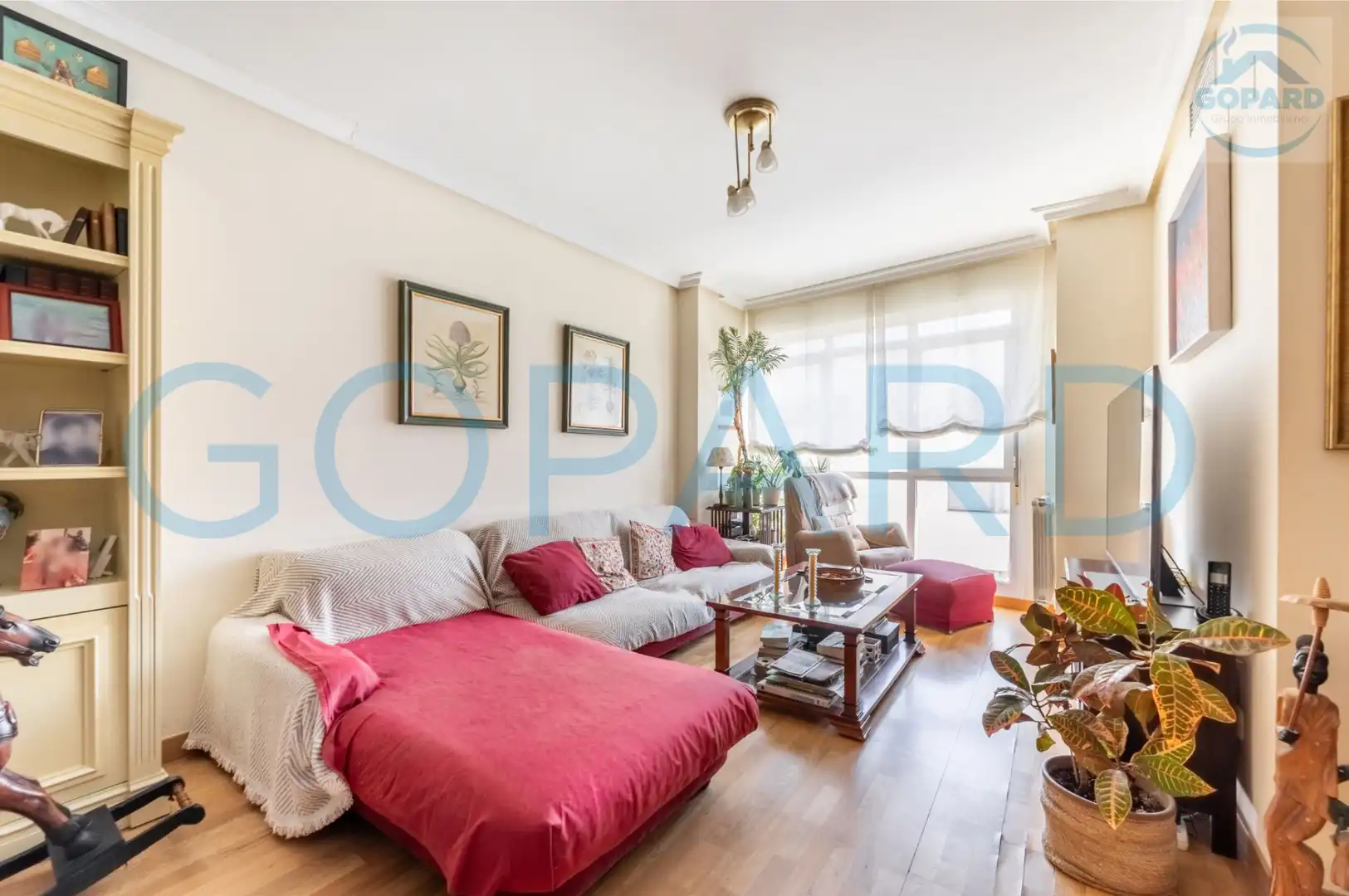 Living room of Flat for sale in Alcobendas  with Air Conditioner, Heating and Parquet flooring