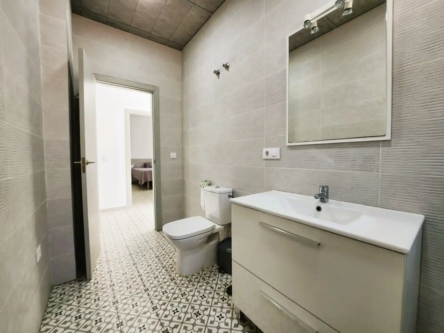 Baño de Casa o chalet en venta en Alcalá de Guadaira con Aire acondicionado, Calefacción y Jardín privado