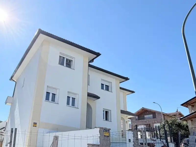 Casa aparellada amb jardí en venda a San Rafael, imagen 16